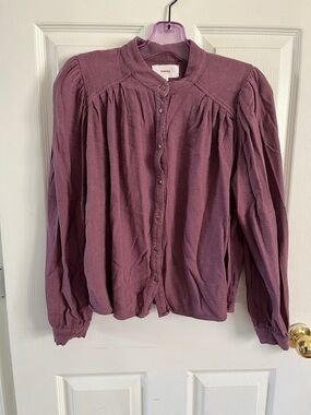 XiRENA Plum Button-Front Puff Sleeve Blouse
